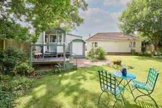 Host & Stay - Shepherd's Hut - Briston - 7