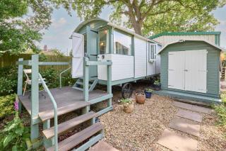 Host & Stay - Shepherd's Hut - Briston - 0
