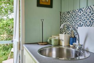 Host & Stay - Shepherd's Hut - Briston - 3