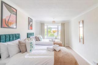 Breath Taking Sea View 2 bedroom Sleeps 6- Parking - Bournemouth - 9