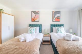 Breath Taking Sea View 2 bedroom Sleeps 6- Parking - 1