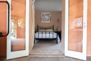 Studio with HotTub-Garden-PetsOK-Bbq-Parking - Cromer - 3