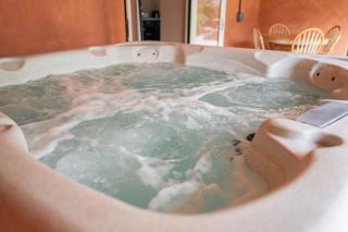 Studio with HotTub-Garden-PetsOK-Parking - 1