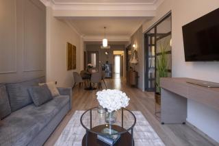 The White Tower Luxury Apartment - 2BR, 1BA, 1WC by Thesskey Residences - 2