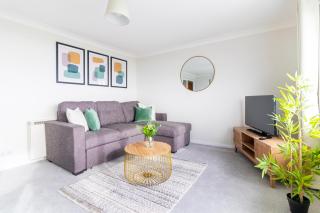 Stunner Sea View 2 bedroom Sleeps 6-Free Parking - 3
