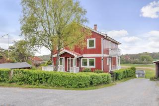 Spacious holiday home near Halleviksstrand, perfect for families - Ellös - 2