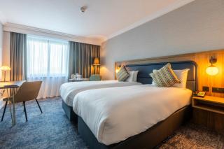 Crowne Plaza Manchester Airport by IHG - Hale - 1