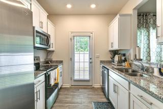 7 Mi to Uptown - Pet-Friendly 2-Story Townhome! - 8