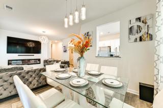7 Mi to Uptown - Pet-Friendly 2-Story Townhome! - 2