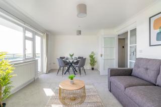 Large Sea View 2 bedroom Sleeps 6 - Free Parking - Bournemouth - 6