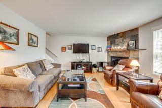 Cozy-Chic Condo with Mtn Views 3 Mi to Slopes! - 9