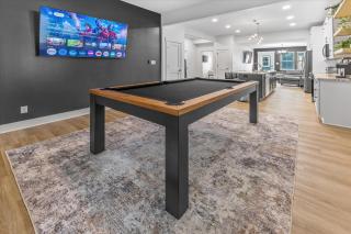 Farm House DT Indy with Pool Table - Indianapolis - 9