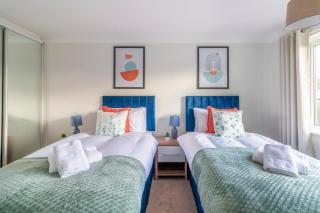Trendy Sea View 2 bedroom Sleeps 6 - Free Parking - 2