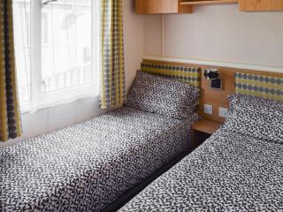 Seaview Two - Uk50166 - Corton - 8