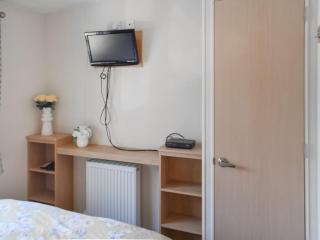 Seaview Two - Uk50166 - Corton - 4