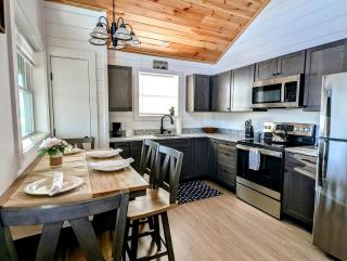 Peaceful Lakeside Cottage with Fire Pit & Screened Porch near Flanders Pond in Sullivan, Maine - Sullivan - 4