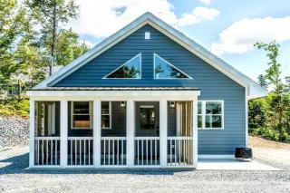 Peaceful Lakeside Cottage with Fire Pit & Screened Porch near Flanders Pond in Sullivan, Maine - 9