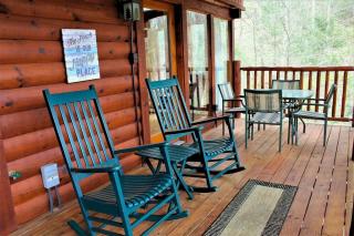 Mountain Joy -Private Treehouse style cabin that sleeps 4-FREE Tickets - 4