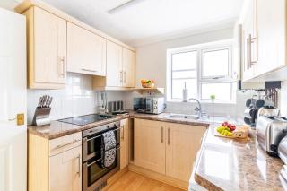 Panoramic Sea View 2 bedroom Sleeps 6-Free Parking - 3
