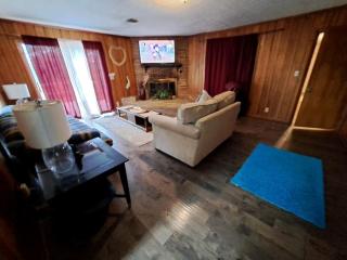 Pet-Friendly 3-Bedroom Ranch with Backyard, Fireplace & Near Nashville - 4