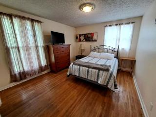 Pet-Friendly 3-Bedroom Ranch with Backyard, Fireplace & Near Nashville - 2