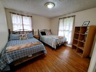 Pet-Friendly 3-Bedroom Ranch with Backyard, Fireplace & Near Nashville - 9