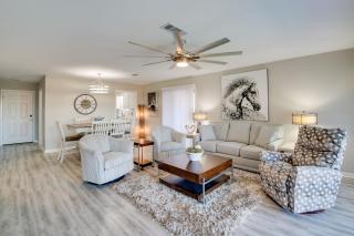 Lake-View Balcony, Resort Perks Hot Springs Condo - 2