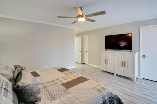 Lake-View Balcony, Resort Perks Hot Springs Condo - 1