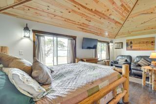Cozy Studio with Community Docks in Stone Lake! - 3