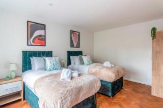 Spacious Sea View 2 bedroom Sleeps 6-Free Parking - Bournemouth - 9