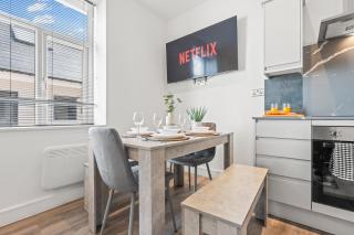 Cardiff Luxe Flats with Spa Facilities - 8