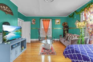 Enchanting 3BR Near Downtown Hartford Cozy & Modern with Parking - Hartford - 3