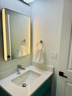 Cozy 2BR Pet Friendly Basement - Airdrie - 8