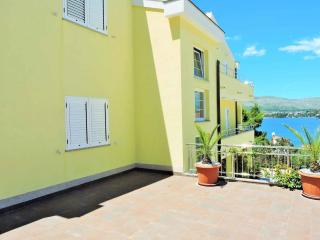 Apartment in Okrug Gornji 6130 - 1