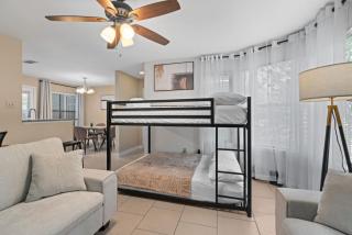 Cozy Luxury Retreat - Modern - Austin - 4