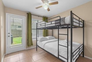 Up to 6 Guests - Stylish Retreat - 8