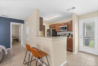Up to 6 Guests - Stylish Retreat - 3