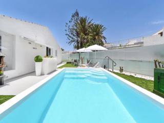 Villa Playa Del Ingles Vista Luxury Retreat In Gran Canaria Private Heated Pool Garden Terrace Bbq Rooftop Solarium With Sea Views Prime, - Las Palmas de Gran Canaria - 8