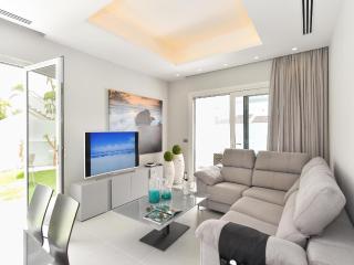 Villa Playa Del Ingles Vista Luxury Retreat In Gran Canaria Private Heated Pool Garden Terrace Bbq Rooftop Solarium With Sea Views Prime, - Las Palmas de Gran Canaria - 5