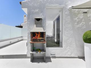 Villa Playa Del Ingles Vista Luxury Retreat In Gran Canaria Private Heated Pool Garden Terrace Bbq Rooftop Solarium With Sea Views Prime, - Las Palmas de Gran Canaria - 3