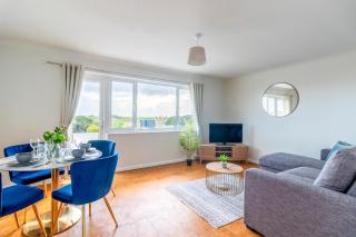 Beautiful Sea View 2 bedroom Sleeps 6-Free Parking - Bournemouth - 0