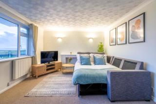Beautiful Sea View 2 bedroom Sleeps 6-Free Parking - 6