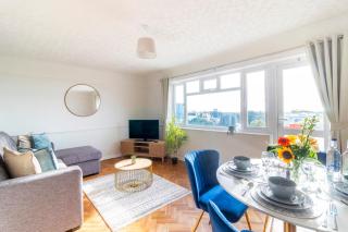 Stunning Sea View 2 bedroom Sleeps 6- Free Parking - Bournemouth - 0