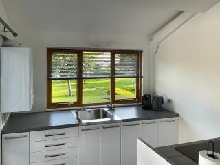 The Lodge At The Lake House - Plaistow - 6