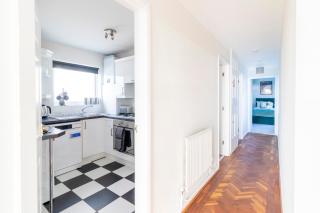 Amazing Sea View 2 bedroom Sleeps 6 - Free Parking - 4