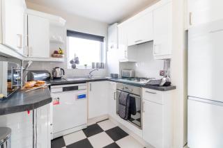 Amazing Sea View 2 bedroom Sleeps 6 - Free Parking - 5