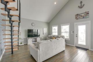 Pool Access, Deck + Patio: Bolivar Peninsula Gem - 7