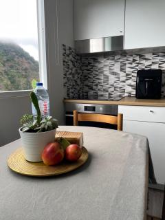 Charming hill view retreat - 1