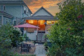 Adorable Kits Home with Balcony and Garden Retreat - Vancouver - 9