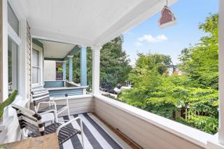 Adorable Kits Home with Balcony and Garden Retreat - Vancouver - 6